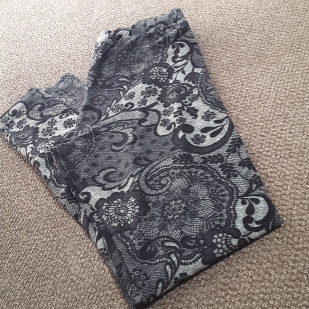 Black floral leggings